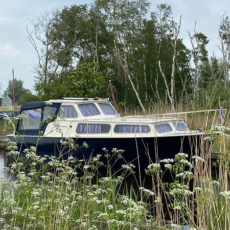 Boat Allemansfreon - Kamperen Op Het Water - Niet Om Mee Te Varen - Read Host Profile-Lees Hostprofiel Jutrijp Экстерьер фото