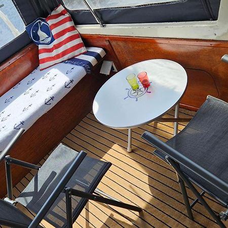 Boat Allemansfreon - Kamperen Op Het Water - Niet Om Mee Te Varen - Read Host Profile-Lees Hostprofiel Jutrijp Экстерьер фото