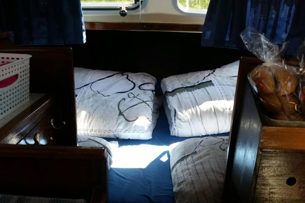 Boat Allemansfreon - Kamperen Op Het Water - Niet Om Mee Te Varen - Read Host Profile-Lees Hostprofiel Jutrijp Экстерьер фото
