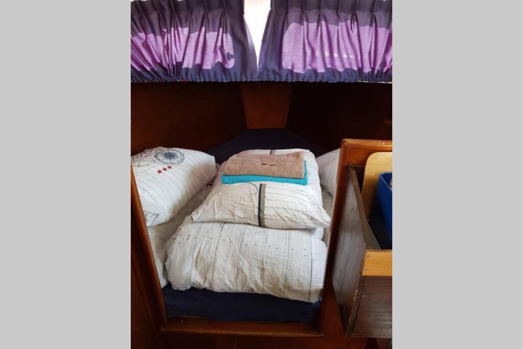 Boat Allemansfreon - Kamperen Op Het Water - Niet Om Mee Te Varen - Read Host Profile-Lees Hostprofiel Jutrijp Экстерьер фото