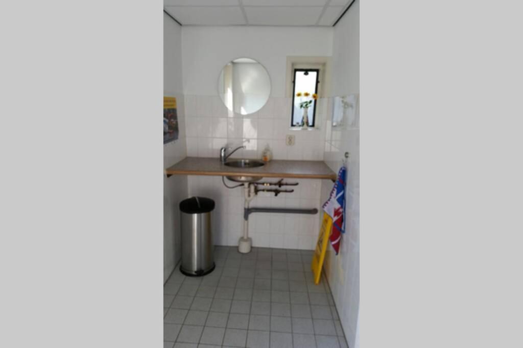 Boat Allemansfreon - Kamperen Op Het Water - Niet Om Mee Te Varen - Read Host Profile-Lees Hostprofiel Jutrijp Экстерьер фото