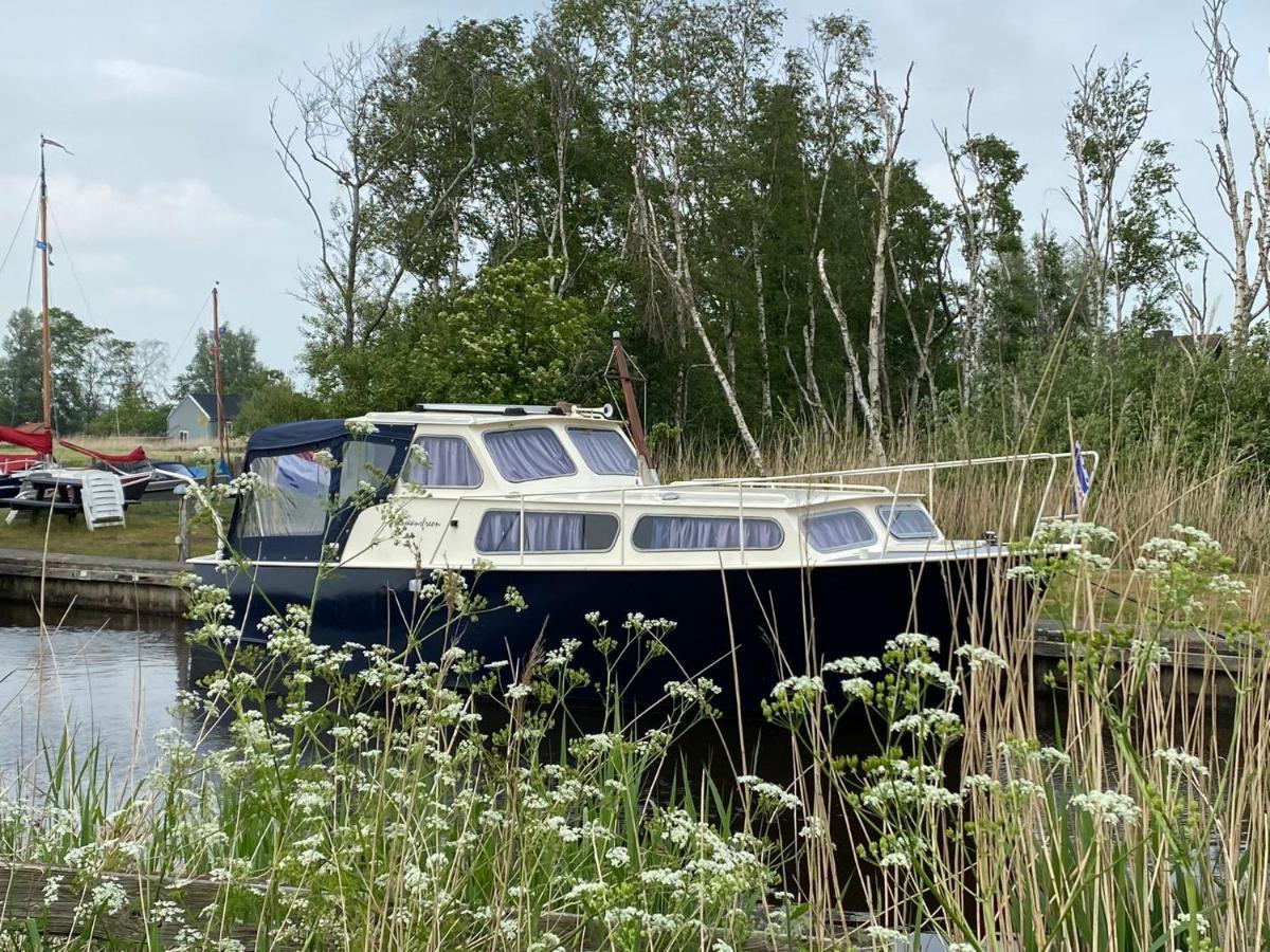 Boat Allemansfreon - Kamperen Op Het Water - Niet Om Mee Te Varen - Read Host Profile-Lees Hostprofiel Jutrijp Экстерьер фото