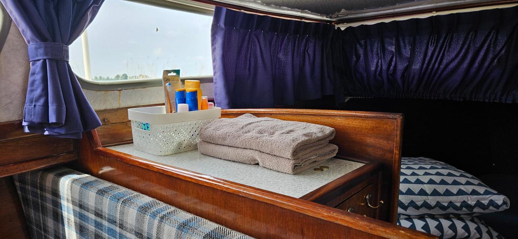 Boat Allemansfreon - Kamperen Op Het Water - Niet Om Mee Te Varen - Read Host Profile-Lees Hostprofiel Jutrijp Экстерьер фото